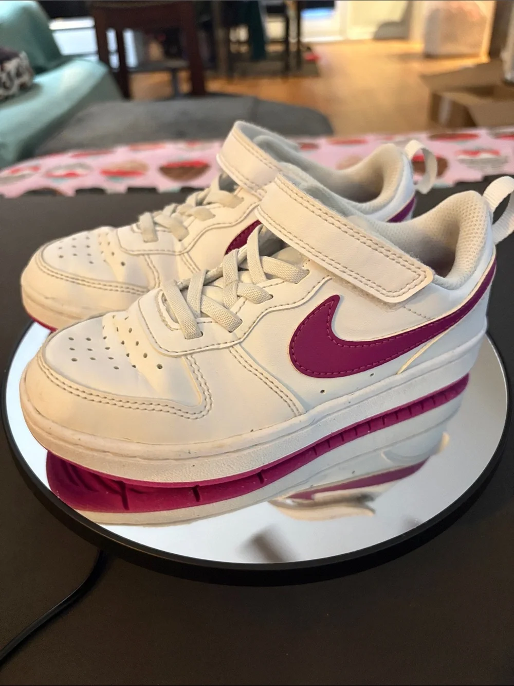 Nike Kids White and Magenta Low-Top Sneakers
